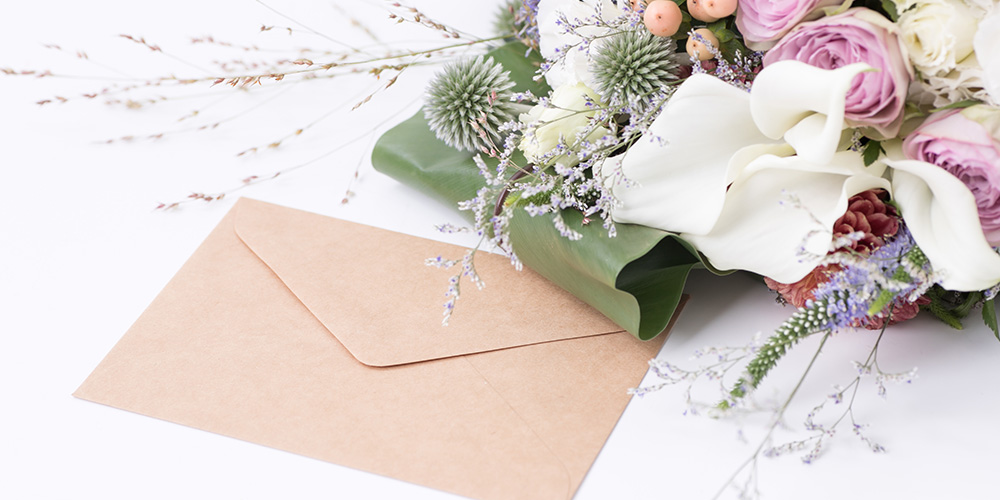 結婚祝いのお返しや結婚内祝いのメッセージカード・お礼状の例文・マナー