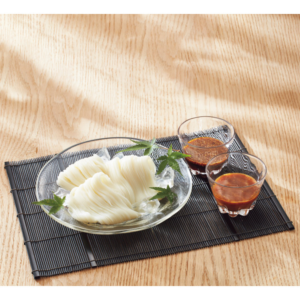 つけ麺つゆで食べる三輪素麺のサムネイル画像1