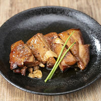 創業明治１０年鵜舞屋昆布巻のたれで仕込んだ煮鶏