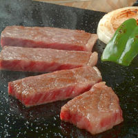 岩手「前沢牛オガタ」前沢牛トモサンカクステーキ