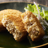 大阪「洋食Revo」牛すじコロッケ(油調済)