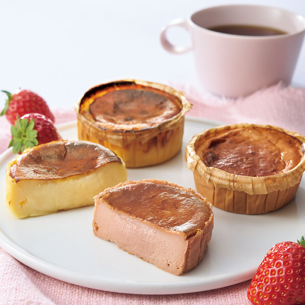 みれい菓　苺とプレーンのバスクチーズケーキセット